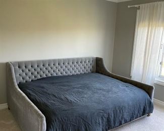 RH QUEEN DAYBED