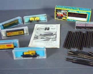 Atlas N Gauge Model Train Cars Including Morrell Reefer Car, Dow Chemical Tanker, Cattle Car, Piggy Back Cars And More, Total Qty 7