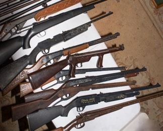 D80 0426 Daisy, Red Ryder and more BB Guns