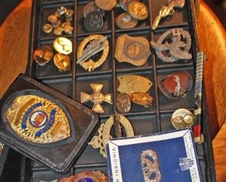 Badges, Pins, Buttons