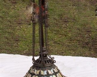 D80 0344 Beautiful hanging tiffany style lamp
