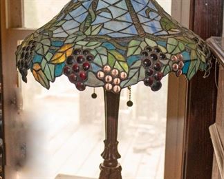 D80 0506 Vintage Leaded Glass Lamp