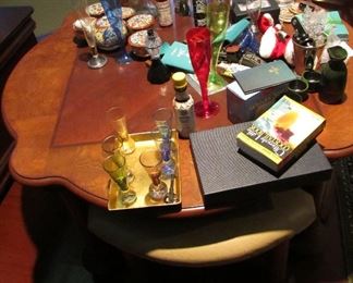 Can be raised to Bistro height. Takes two people to accomplish that. you have to twist and lift