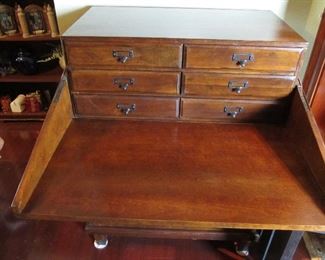 Really nice desk. Top folds open. I repeat this house has nice furniture.