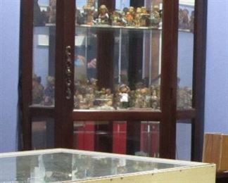 China Cabinet Hummels