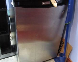 mini refrigerator works great