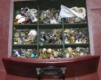 earrings, also have many bagged