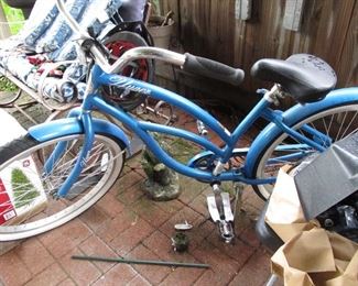 Unisex bike looks brand new