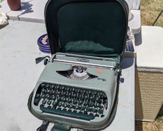 Typewriter 