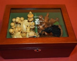 Boxed chess men