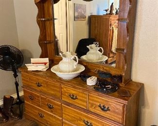 Chest of Drawers with Mirror