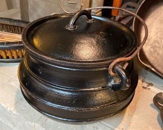 Vintage Large Cast Iron Dutch Oven