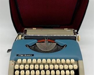 Vintage Moritso 11 typewriter with case