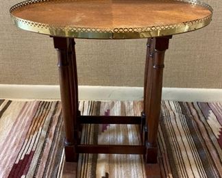Vintage Hekman Brass Trim oval accent table