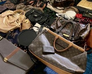 Vintage purses, handbags, clutches, wallets and more!
