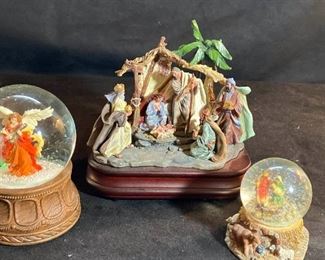Ew093 Musical Nativity Scene Snow Globes