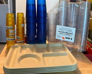 G032Tumblers And Trays