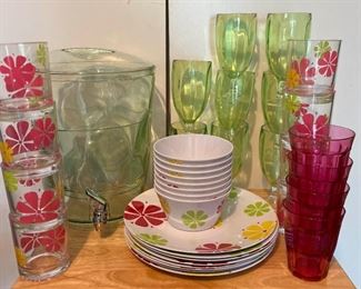 G048 Plastic Dishware for Entertaining