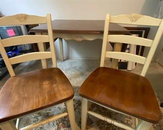Gb114 Drop Aleaf Table And Three Chairs
