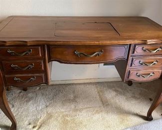 MB003 Sewing Machine Table