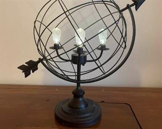 MB006 Metal Globe With Arrow Light