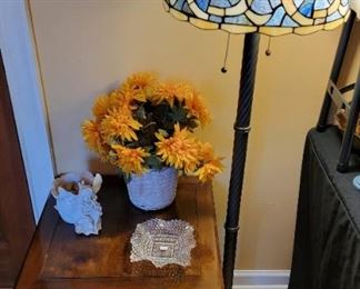 End Table w/ Pullout Tables