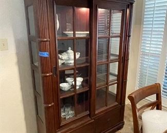 China cabinet in new condition 