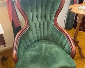 Victorian chair with cherry wood and green velvet. Stunning piece
