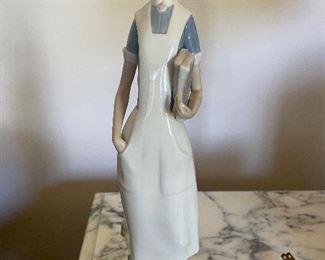 LLadro Nurse holding Medical Charts Figurine #4603 made in Spain. 13”. Mint Condition, no chips cracks or crazing