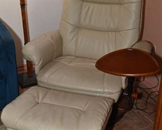Benchmaster recliner with ottoman-in good condition