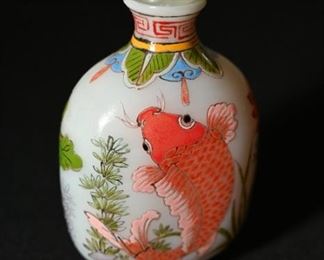 Peking glass koi fish snuff bottle