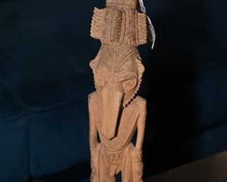 Ceremonial New Guinea wood carved totem