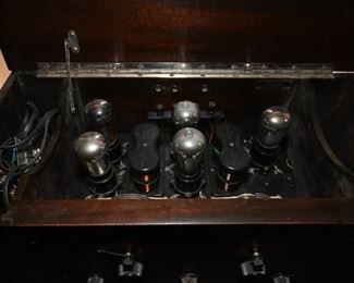 Components and Tubes inside the David Grimes Baby Grand Duplex Radio