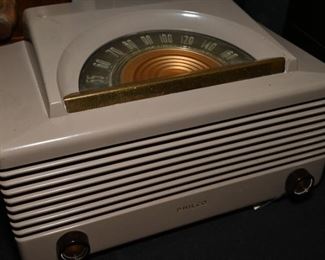 Vintage Bakelite Philco Radio