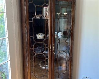 Corner display cabinets, 2