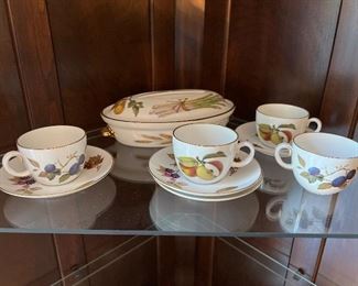 Royal Worcester Evesham tableware