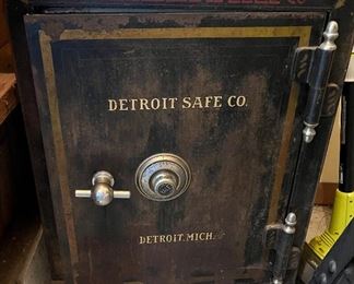 Detroit Safe Co.  Detroit, Mich Cast Iron Vintage

Safe Measurements 
32" x 20" x 20.5"