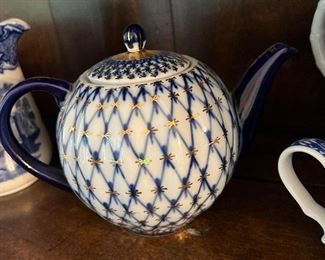 Gold Blue and White Chinoiserie tea pot
