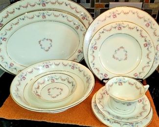 Old Ivory, Syracuse China. 106 pcs