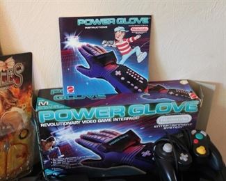 Nintendo glove in box - Medium size