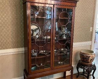 19th century  English Chippendale double door mahogany curio