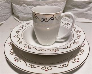 set 12 dinner plates, soup bowls & mugs