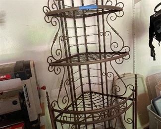 Iron corner etagere