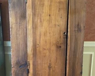 ANTIQUE WARDDROBE