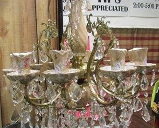 Beautiful Chandelier w/Large Glass Prisms