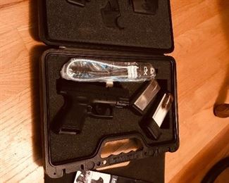 Lazor Max Springfield XD-404244 pistol w/ accessories and case.