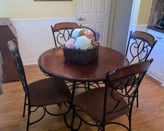 Wrought Iron & Wood Kitchen Table w/4 Chairs!