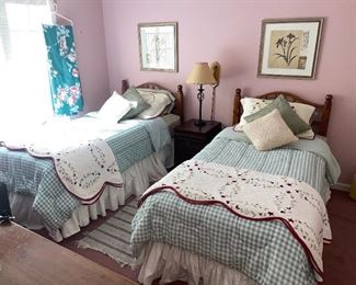 Solid Wood Twin Beds w/Mattresses! Beautiful Custom Made Bedding!