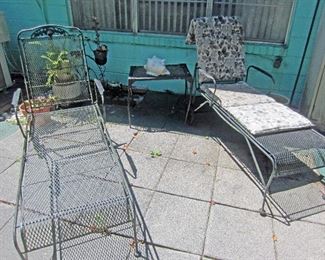 Metal outdoor chaise