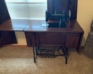 Sewing Machine & Table